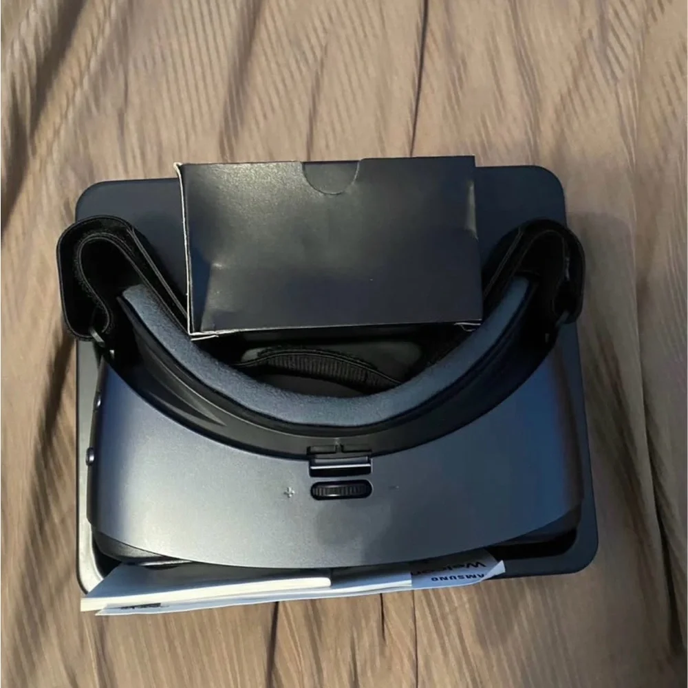 Samsung Gear VR Headset with Controller - Dark Gray